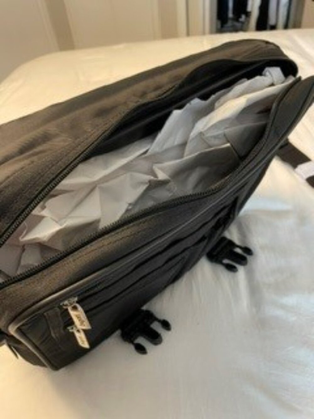 NEW- Bugatti Executive Briefcase - Picture 3 of 8